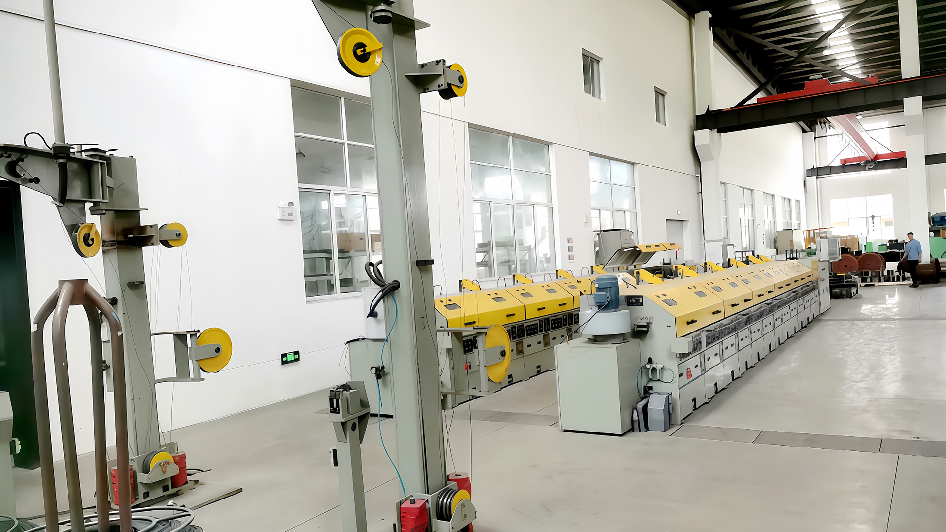 Kako Wire Pay-off Machine održava kontrolu napetosti kako bi spriječio istezanje ili deformaciju žice tijekom otplate?